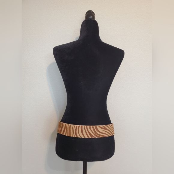 Harold's Cuir Veritable Genuine Leather Belt Zebra Brown and Tan Print, 2" Large - Picture 4 of 9